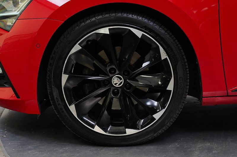 Škoda Superb - fotka 10 z 27
