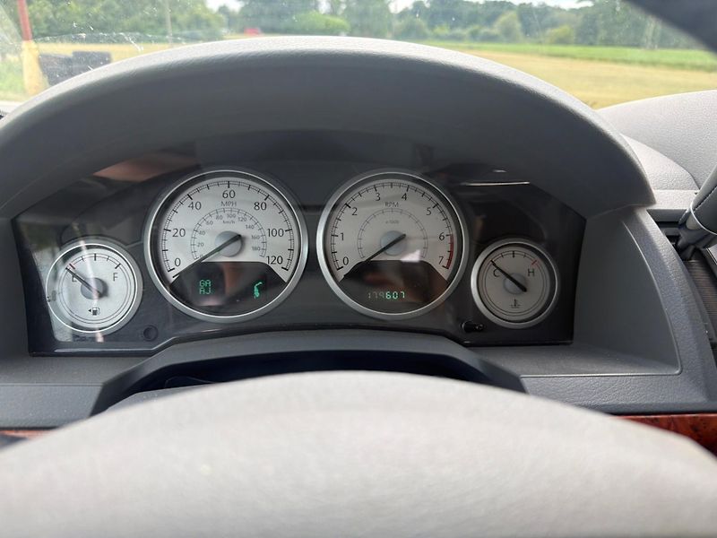 Chrysler Town & Country (2007) 3,8V6 SwivelGo Limit 2007 - fotka 16 z 20