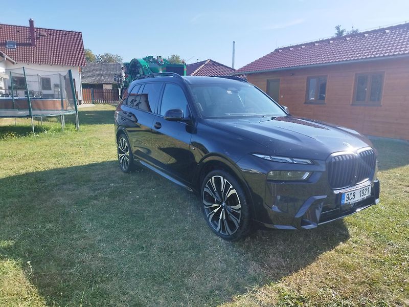 BMW X7 XDRIVE40D M SPORT - fotka 2 z 16