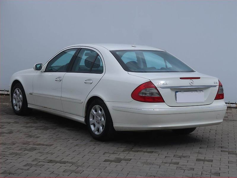Mercedes-Benz Třídy E (2008) E 200 CDI, Navi, Xenony - fotka 4 z 14