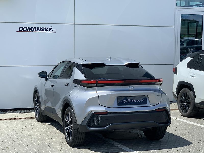 Toyota C-HR STYLE 1,8 HYBRID 90kW - fotka 13 z 32
