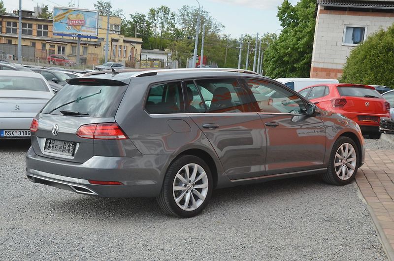 Volkswagen Golf (2017) 2.0 TDi 110kW HIGHLINE / LED - fotka 6 z 38