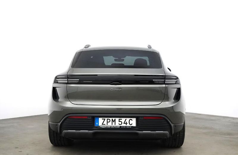 Porsche Macan Turbo GTS Matrix Kamera HuD - fotka 19 z 22