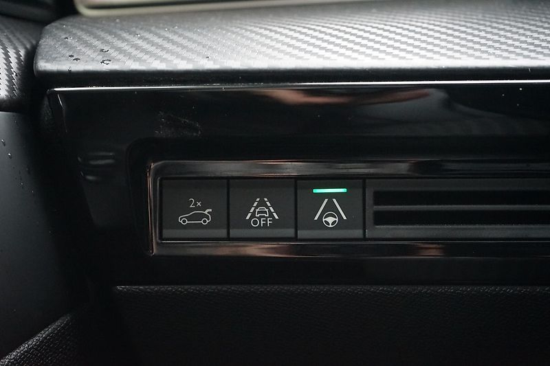 Peugeot 508 1.5HDi Allure Kamera CarPlay - fotka 19 z 22