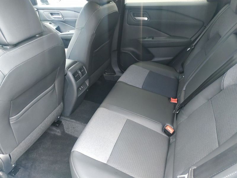 Nissan Qashqai 1.3T mHEV AT,2WD, SKLADEM - fotka 11 z 29