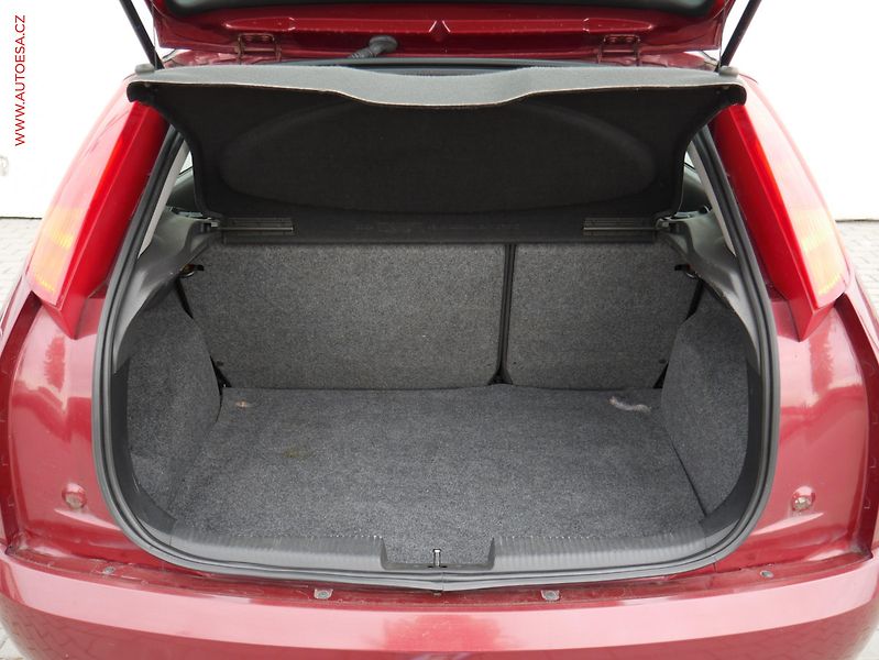 Ford Focus (2001) 1.6i, AC, el. výbava - fotka 7 z 15