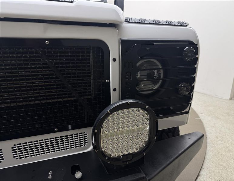 Land Rover Defender 2,5 130 Td5 90kW PO RENOVACI - fotka 36 z 45