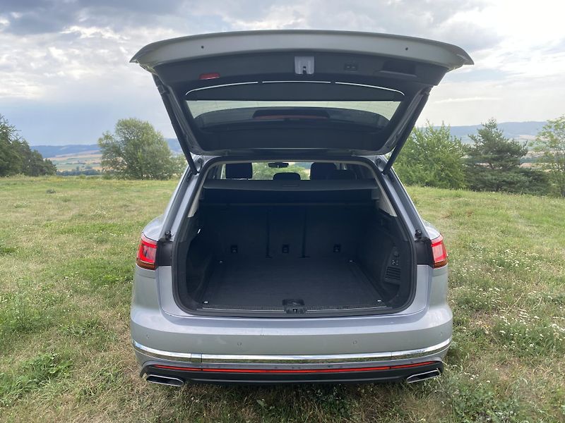 Volkswagen Touareg (2019) 3.0 TDI V6 210 kW, VZDUCH, 4X4 - fotka 23 z 25