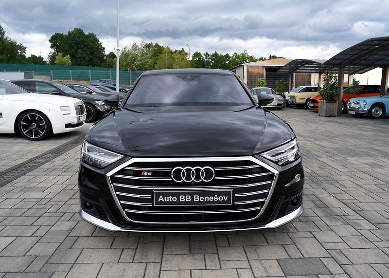 Audi S8 4.0 TFSI Quattro/B&O/Matrix/57 - fotka 1 z 48