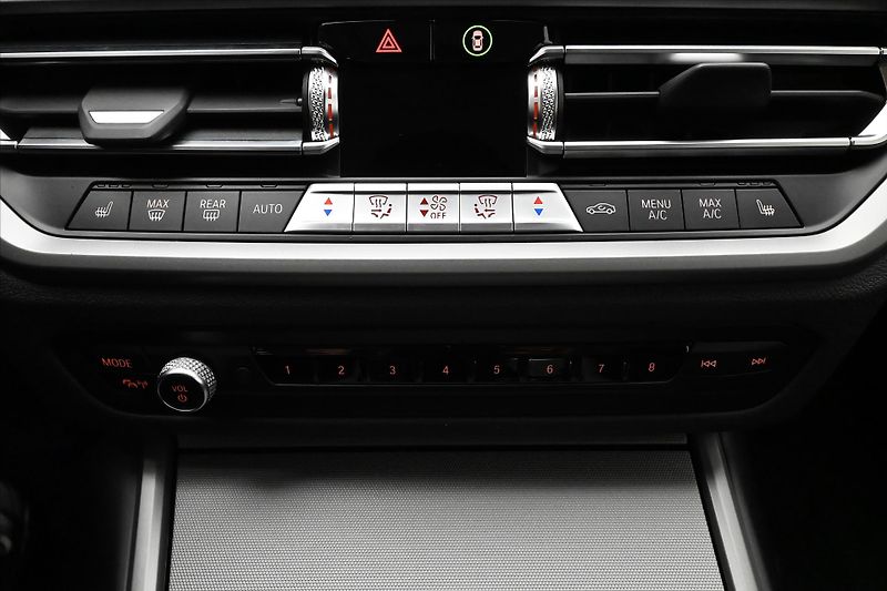 BMW Řada 3 2,0 320d 140 kW Steptronic Zár - fotka 21 z 32