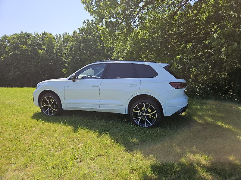 Volkswagen Touareg (2025) záruka 5 let Rline MAXI VÝBAVA - fotka 2 z 14