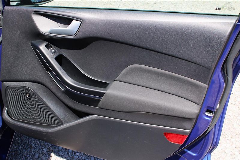 Ford Fiesta 1,0 EB 74kW Titanium,1.majitel - fotka 25 z 35