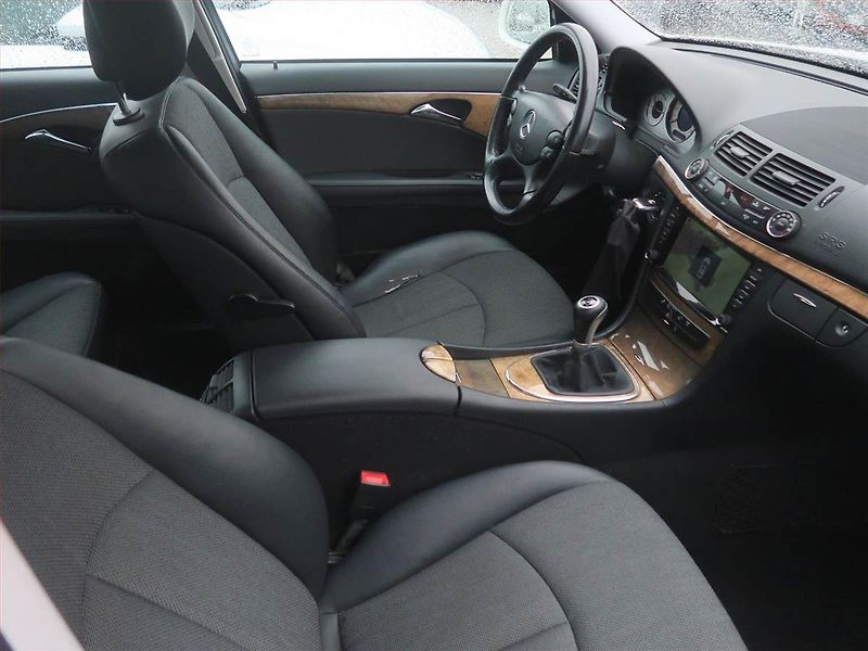 Mercedes-Benz Třídy E (2008) E 200 CDI, Navi, Xenony - fotka 9 z 14