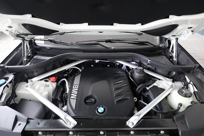 BMW X5 xDrive30d - fotka 9 z 28