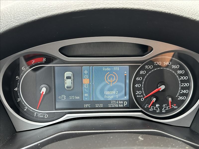 Ford Mondeo 2,3 160PS  Titanium A/T - fotka 37 z 46
