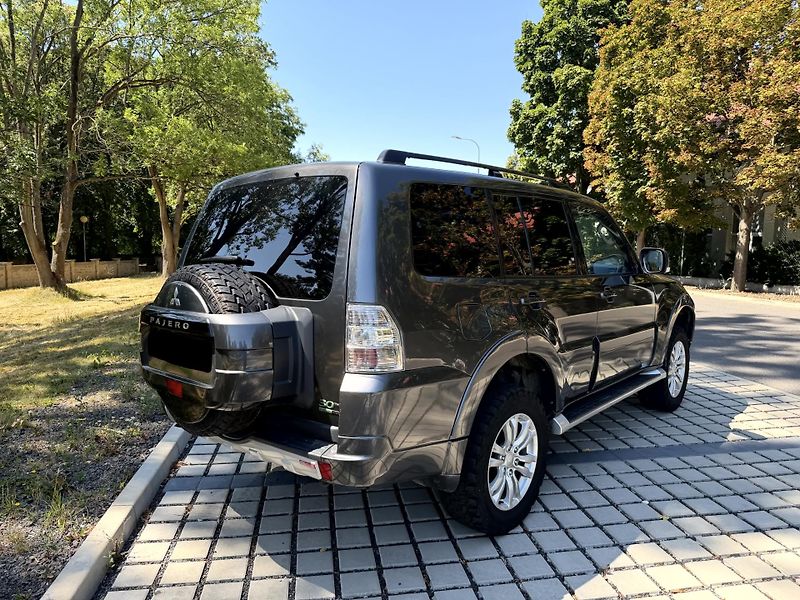 Mitsubishi Pajero 3.2 D-ID 147 kW - fotka 6 z 20