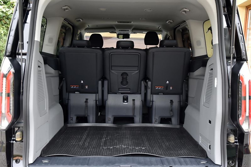Ford Tourneo Custom L1 SPORT 2.0 EcoBlue,LED,ČR,1M - fotka 47 z 50