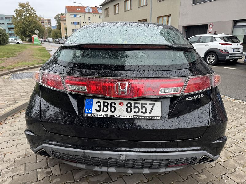 Honda Civic (2008) 1.4 i-DSI 63kW klima - fotka 4 z 13