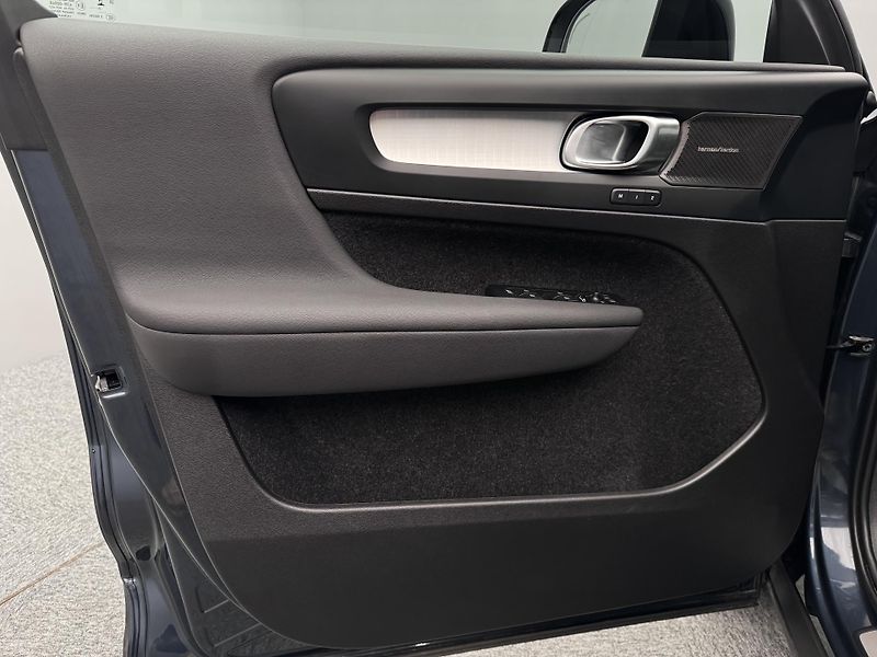 Volvo XC40 B3 DARK PLUS CZ 1.maj - fotka 20 z 48