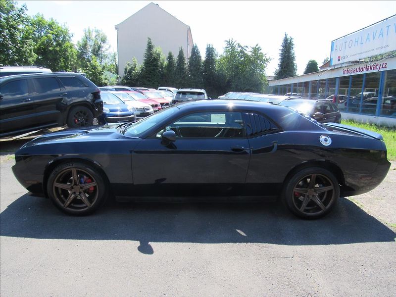 Dodge Challenger 3,6 L VVT 227kW - fotka 7 z 30