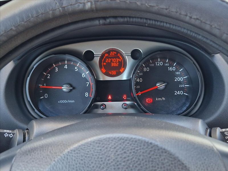Nissan Qashqai 1,6 DCI  AUTOKLIMA +ZIM.KOLA - fotka 21 z 27