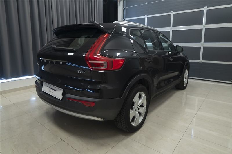 Volvo XC40 2,0 T5 AWD NAVI KAMERA TAŽNÉ - fotka 4 z 47
