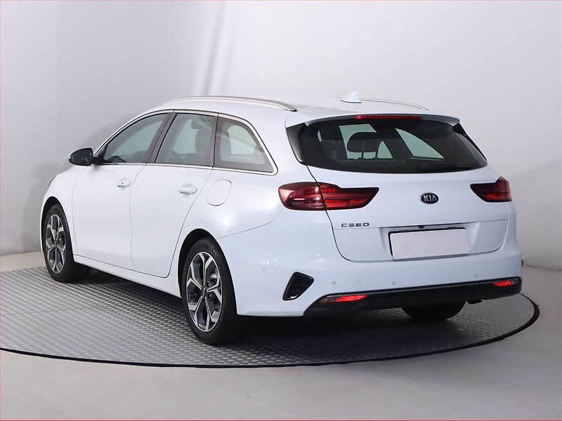 Kia Ceed (2019) 1.6 CRDi, Serv.kniha, Navi - fotka 4 z 19