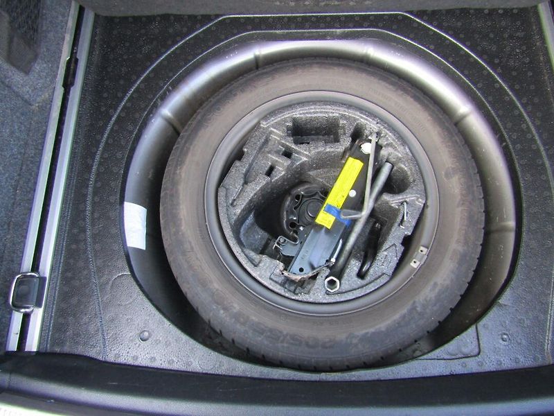 Škoda Superb (2011) 1.6 TDI 77kW ZIMNÍ PNEU - fotka 18 z 32
