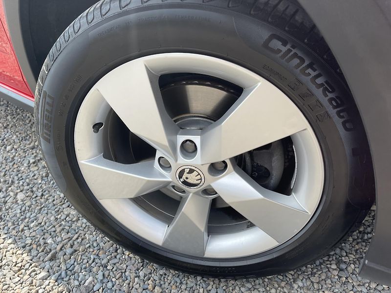 Škoda Octavia 2.0 TDi 135kW SCOUT DSG 4x4 ČR - fotka 5 z 55