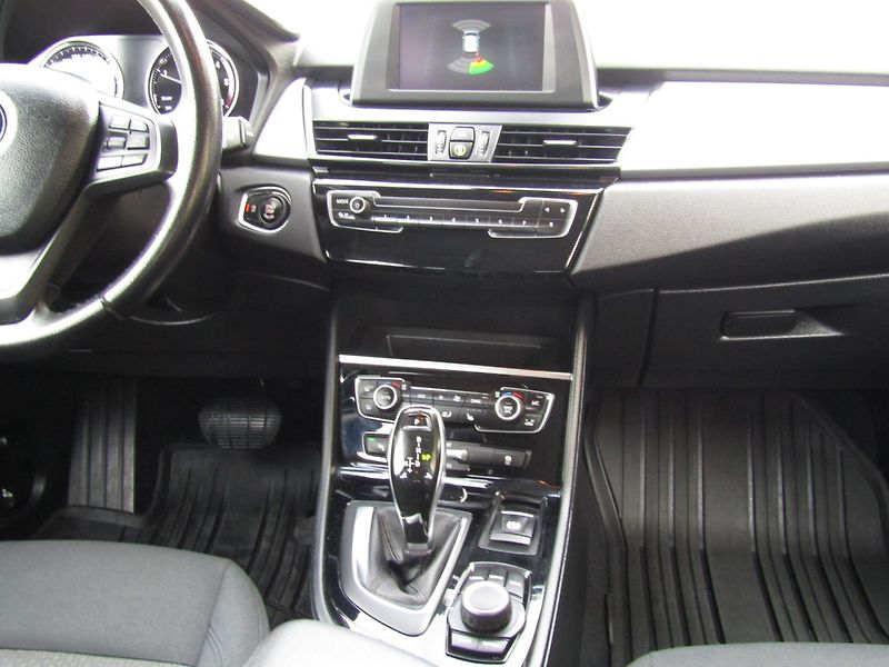 BMW Řada 2 (2019) GT 216D AUTOMAT - fotka 17 z 37