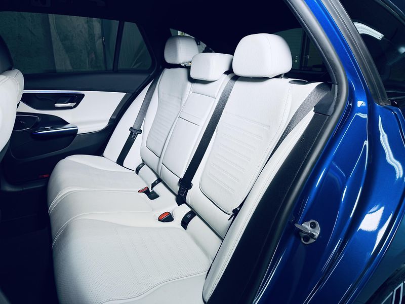 Mercedes-Benz Třídy C (2022) 200*AMG*ZÁRUKA*TAŽNÉ*NAPPA - fotka 36 z 42