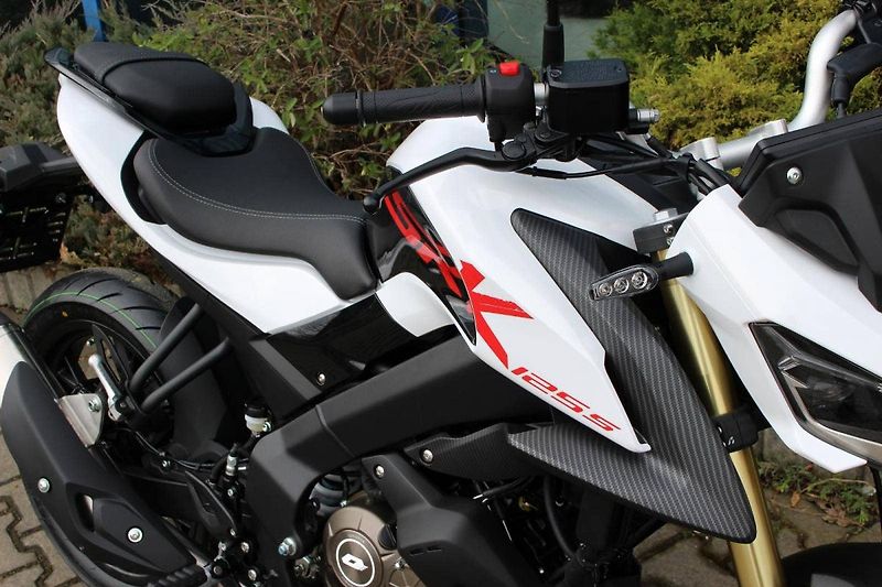 QJ Motor SRK 125 S (2025) NOVINKA 2025 SKLADEM - fotka 3 z 9