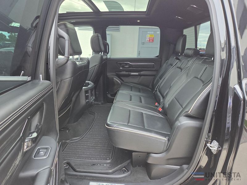 Dodge RAM (2022) RAM 1500 Limited V8 - fotka 8 z 14