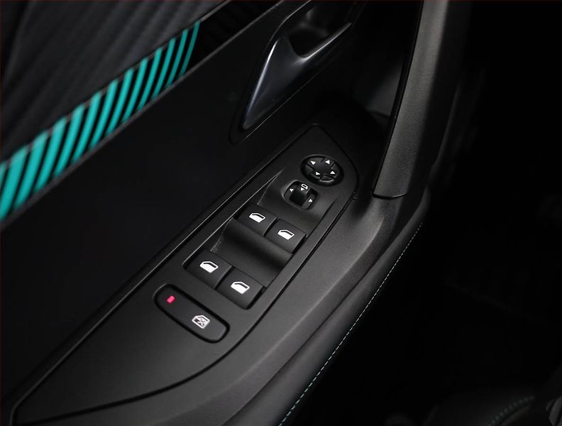 Peugeot 2008 (2023) 1.2 PureTech, ČR,1.maj - fotka 15 z 20