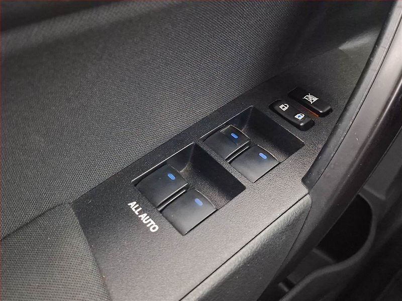 Toyota Corolla (2018) 1.6 Valvematic, Tempomat - fotka 17 z 18