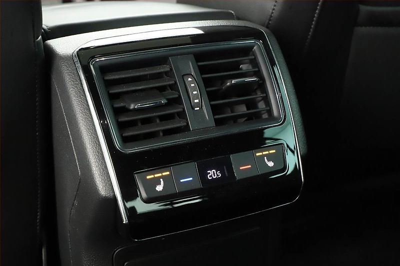 Škoda Superb (2020) Laurin&Klement 2.0 TSI - fotka 25 z 30