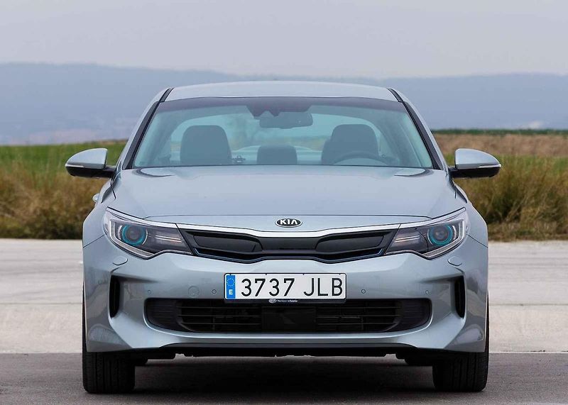 Hybridů do zásuvky, které mají emise pod 50 g CO2 na km, je v Česku přes dvě desítky.