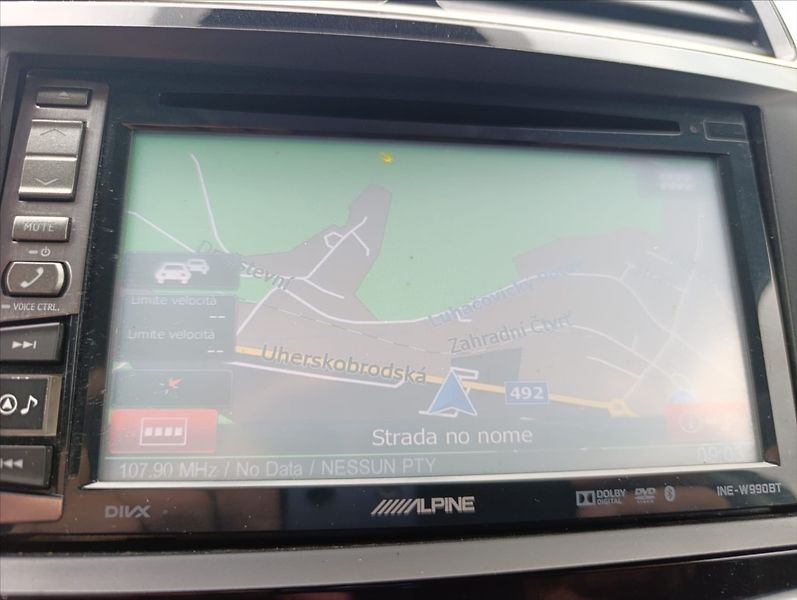 Mitsubishi ASX 1,6 DI-D 4x4 Kamera Navigace - fotka 18 z 37