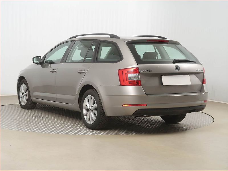 Škoda Octavia (2018) 1.6 TDI, Automat, Tempomat - fotka 4 z 16