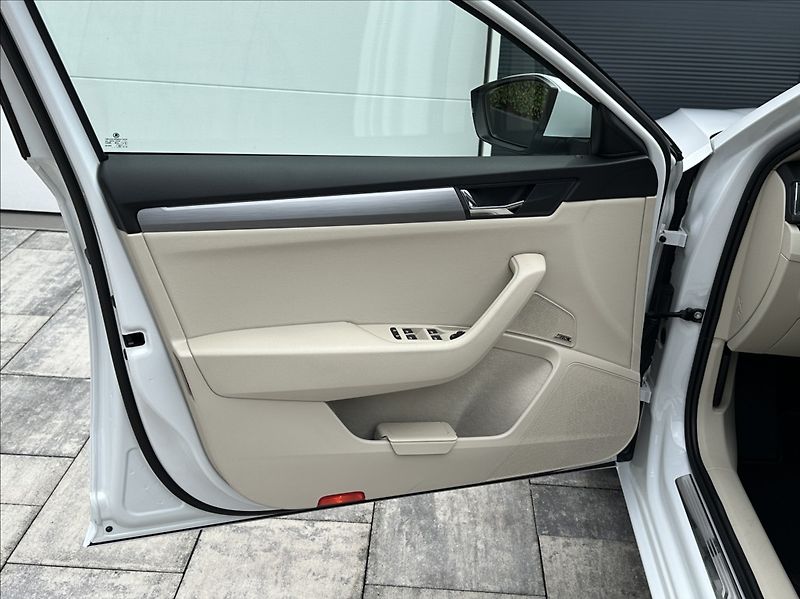 Škoda Superb 1,4 TSI 150PS  Style Plus 4x4 - fotka 13 z 58