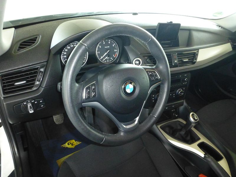 BMW X1 (2014) 2,0D*X-DRIVE**NAVI*ALU**XENONY - fotka 10 z 23