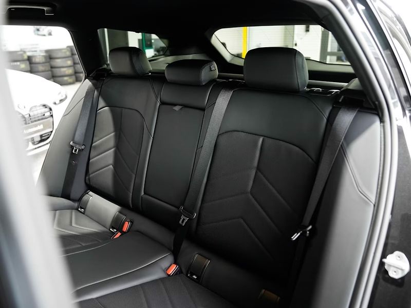 BMW Řada 5 520d xDrive M-Sport DrivAs+ HK - fotka 9 z 22