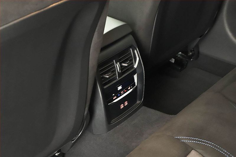 BMW Řada 4 (2025) M440i xDrive, Sport Line - fotka 24 z 25