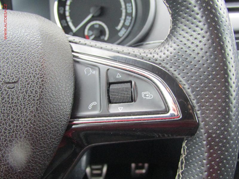 Škoda Octavia (2014) 2.0TDi, ČR, bixen, autoAC - fotka 16 z 16