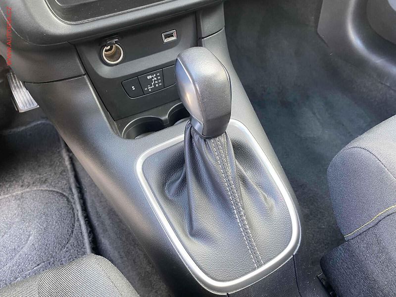 Citroën C3 (2019) 1.2 PT, Shine, AT, navi - fotka 13 z 15