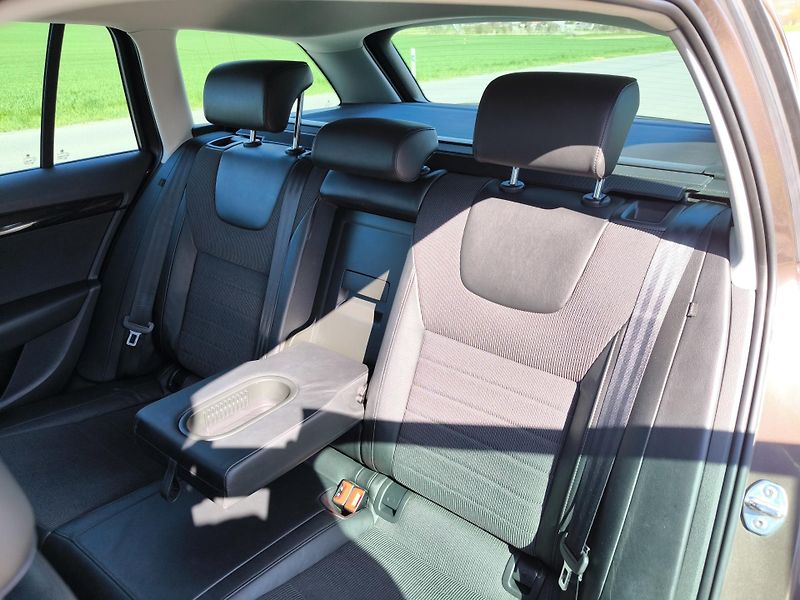 Škoda Octavia (2014) 1,6TDI DSG STYLE*VELKÝ SERVIS* - fotka 22 z 58