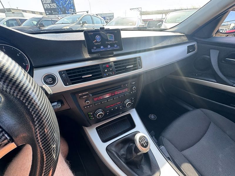 BMW Řada 3 (2011) E90 2,0D 85 KW PĚKNÝ - fotka 28 z 45
