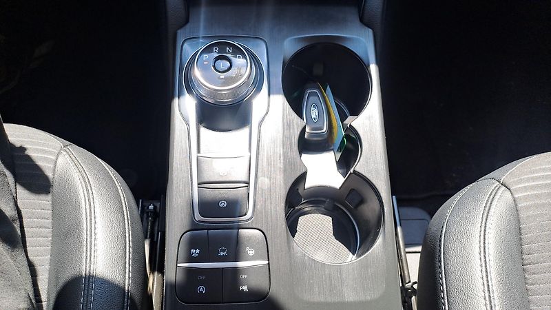 Ford Kuga 2.0 EcoBlue AWD Titanium X - fotka 29 z 33