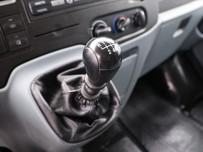 Ford Transit 2,2 TDCi 92kW 330L Base 7-Míst - fotka 17 z 25