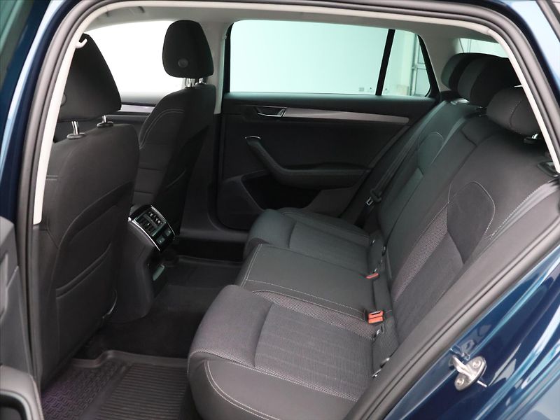 Škoda Superb 2,0 TDI 110kW Style DSG  CZ - fotka 13 z 32